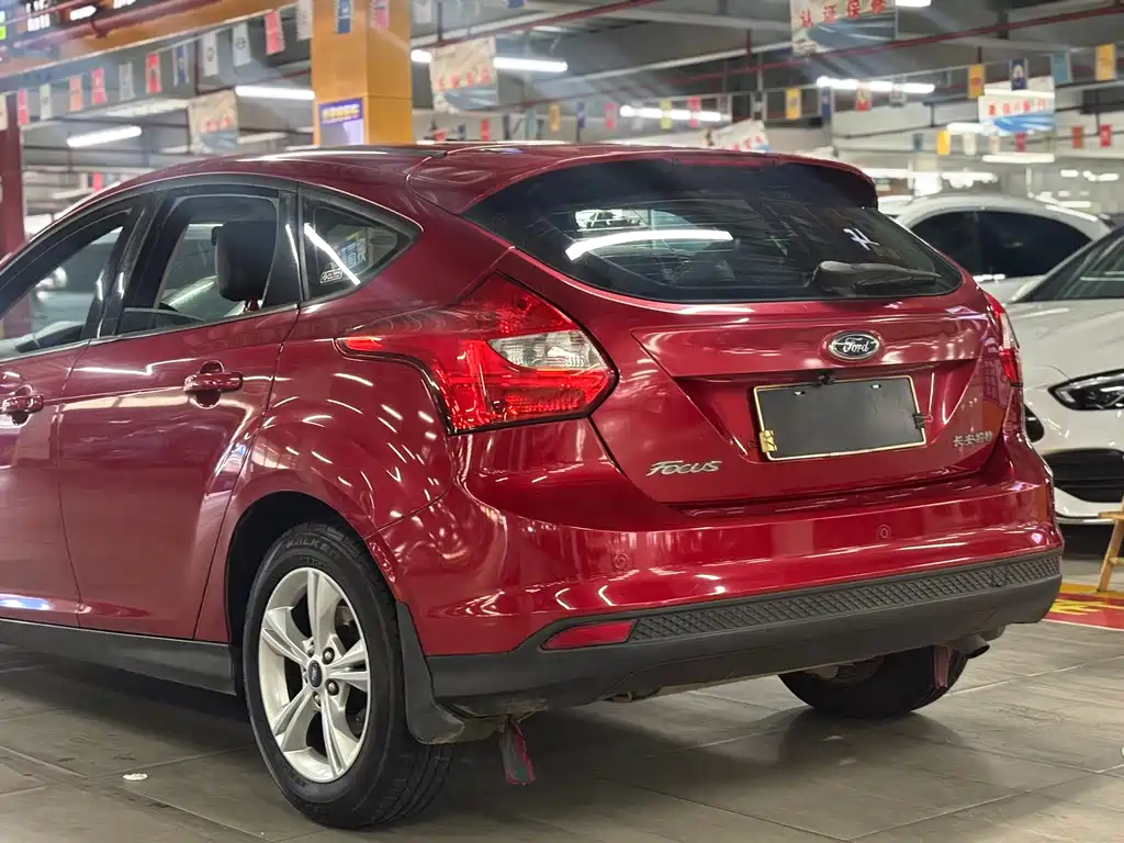 Ford Focus 2013 — фото 11