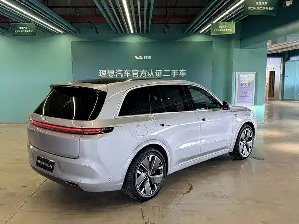 Li Auto L8 2025