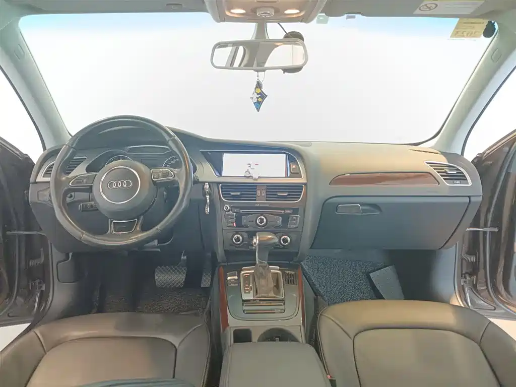 Audi A4L 2015