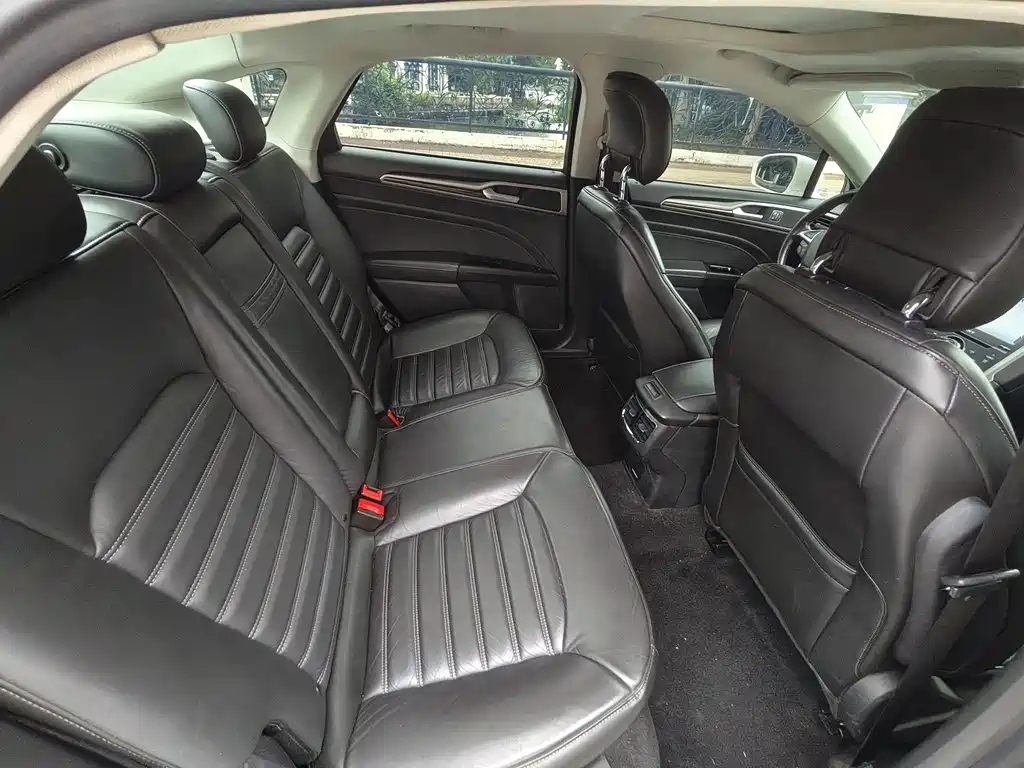 Ford Mondeo 2014 — фото 12