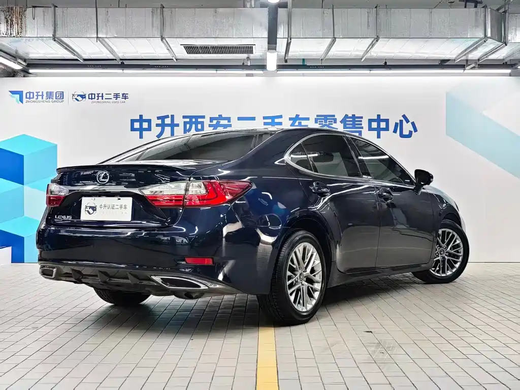 Lexus ES 2018 — фото 22