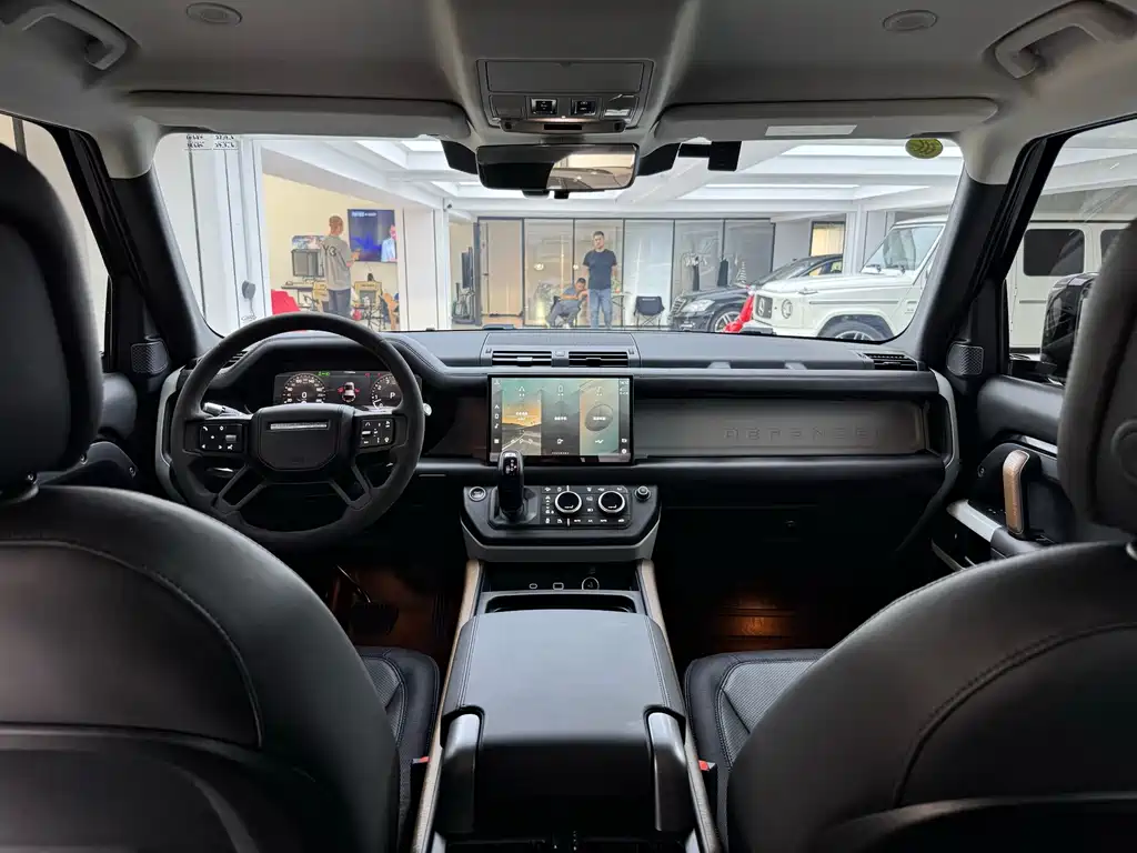 Land Rover Defender 2022 — фото 36