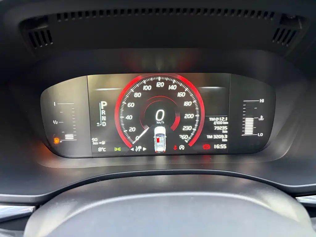 Volvo XC60 2018 — фото 10