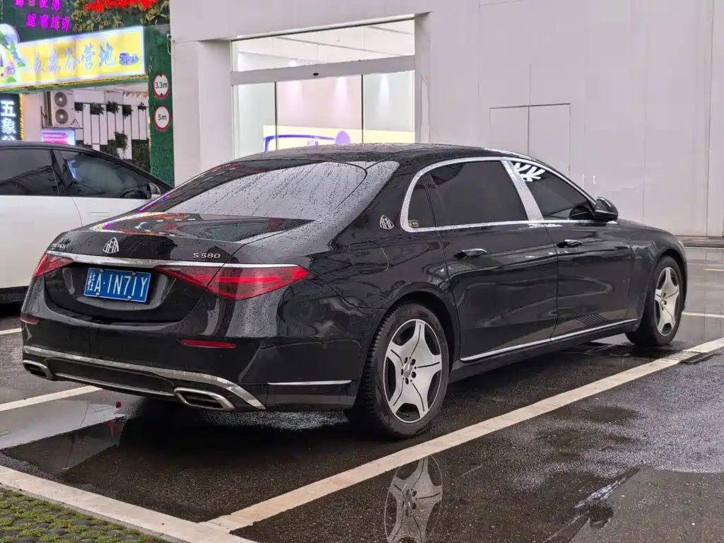 Mercedes-Benz S-Class 2025