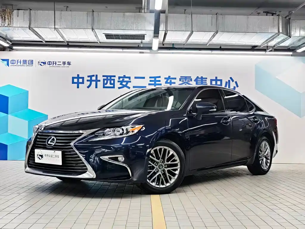 Lexus ES 2018 — фото 1