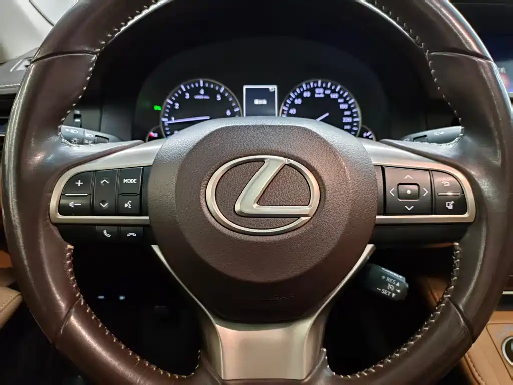 Lexus ES 2018 — фото 14
