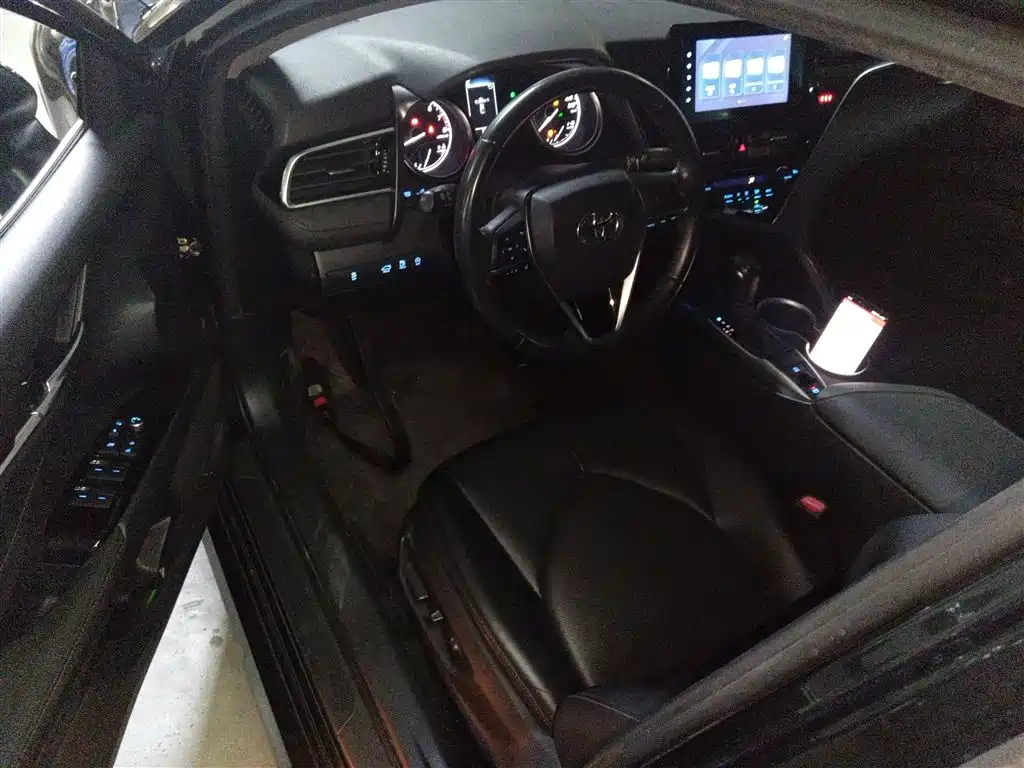 Toyota Camry 2023 — фото 16