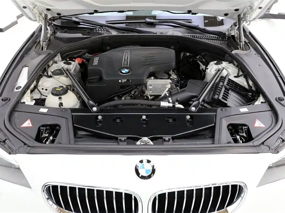 BMW 5 Series 2015 — фото 22