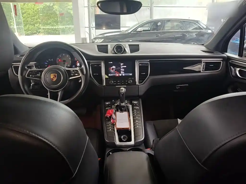 Porsche Macan 2018 — фото 10
