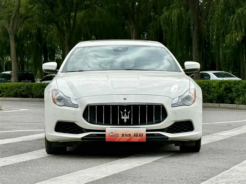 Maserati Quattroporte 2017 — фото 20