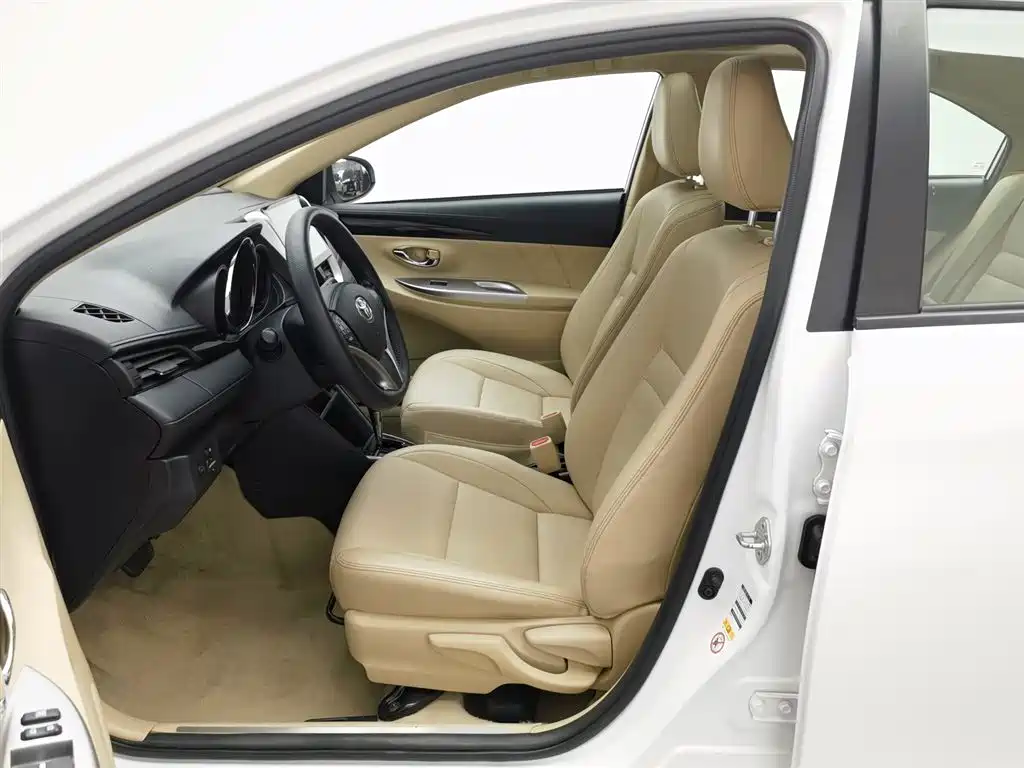 Toyota Yaris L 2017 — фото 10