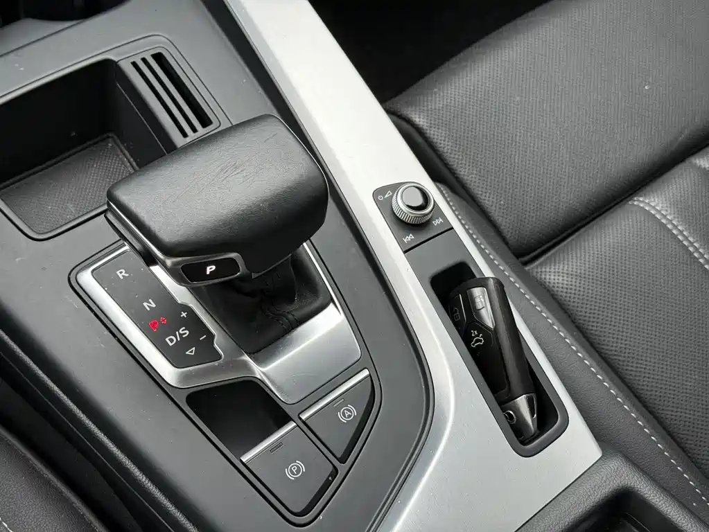 Audi A4L 2021 — фото 17