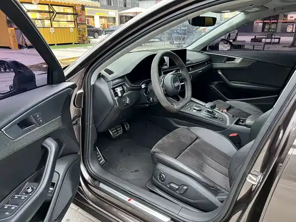 Audi A4L 2018