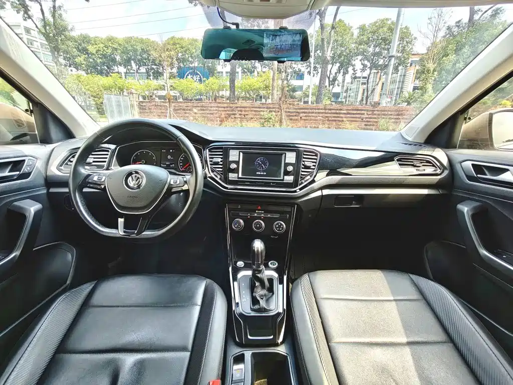 Volkswagen T-Roc 2018 — фото 12