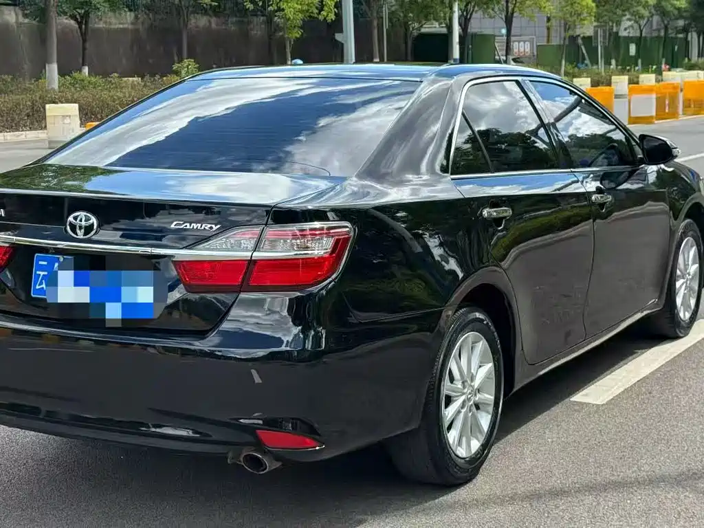 Toyota Camry 2016 — фото 12