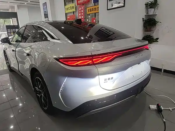 BYD Han L 2025