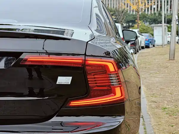 Volvo S90 Plug-In Hybrid 2023