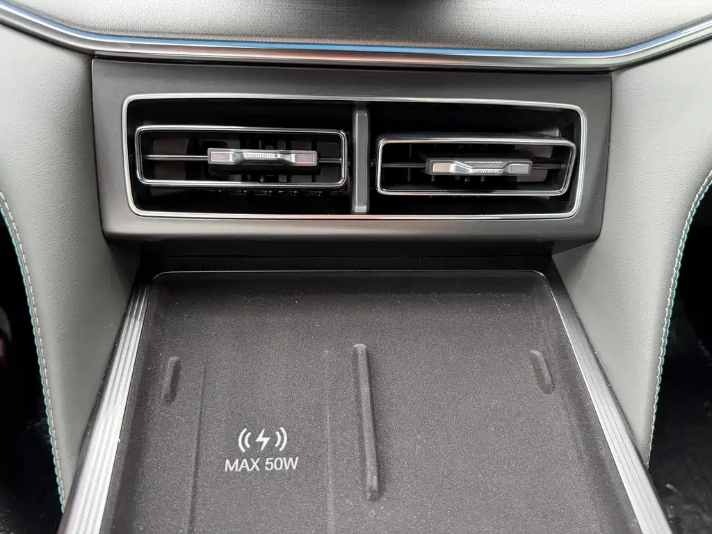 BYD L DM-i 2026 — фото 10