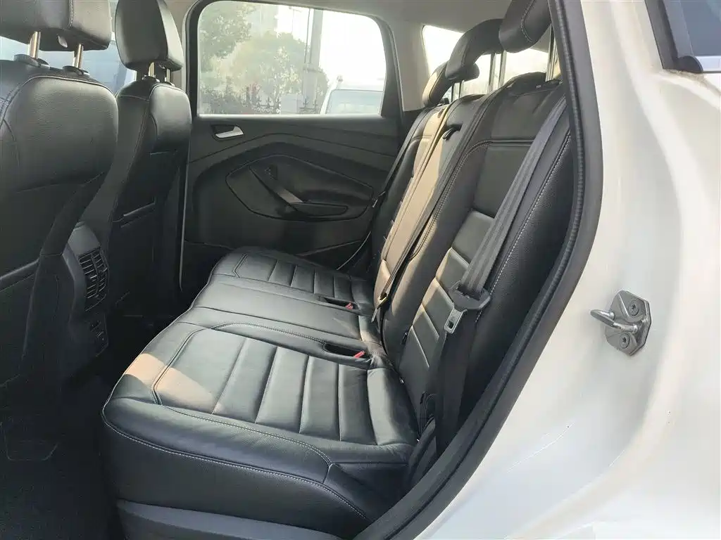 Ford Kuga 2016 — фото 17