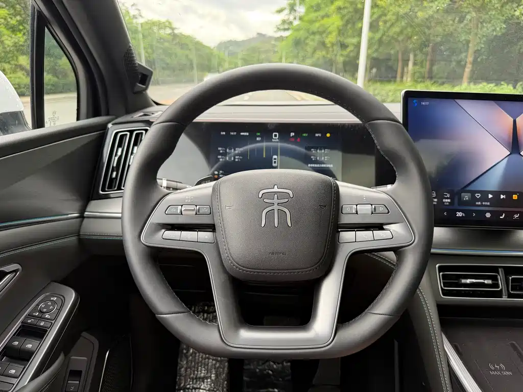 BYD L DM-i 2026 — фото 12