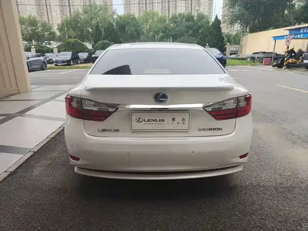 Lexus ES 2017