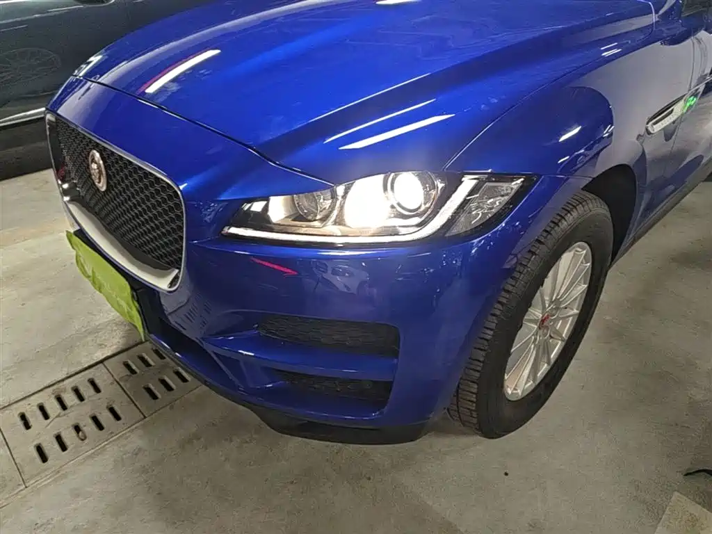 Jaguar F-PACE 2018 — фото 24