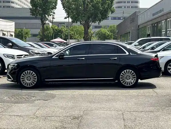 Mercedes-Benz E-Class 2022