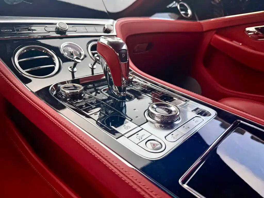 Bentley Continental 2020 — фото 11