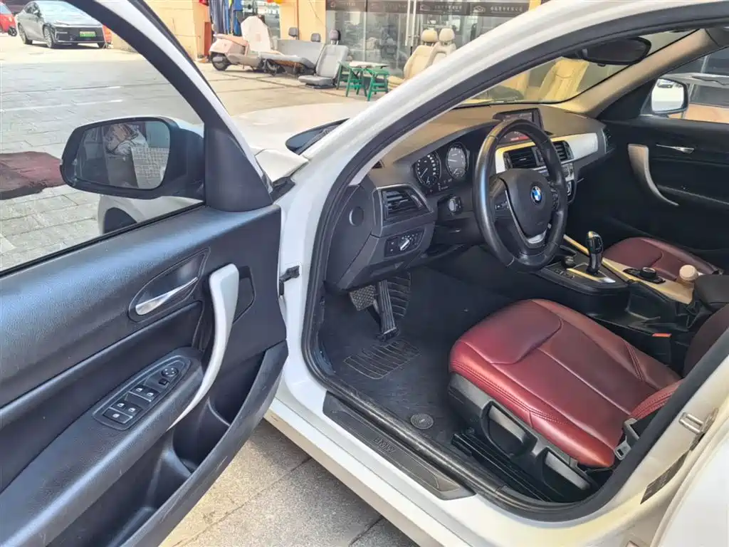 BMW 1 Series 2018 — фото 16