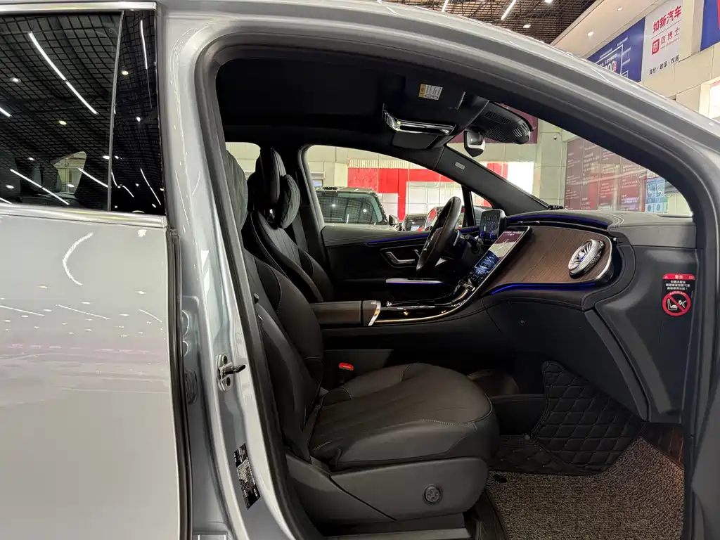 Mercedes-Benz EQE SUV 2024 — фото 15