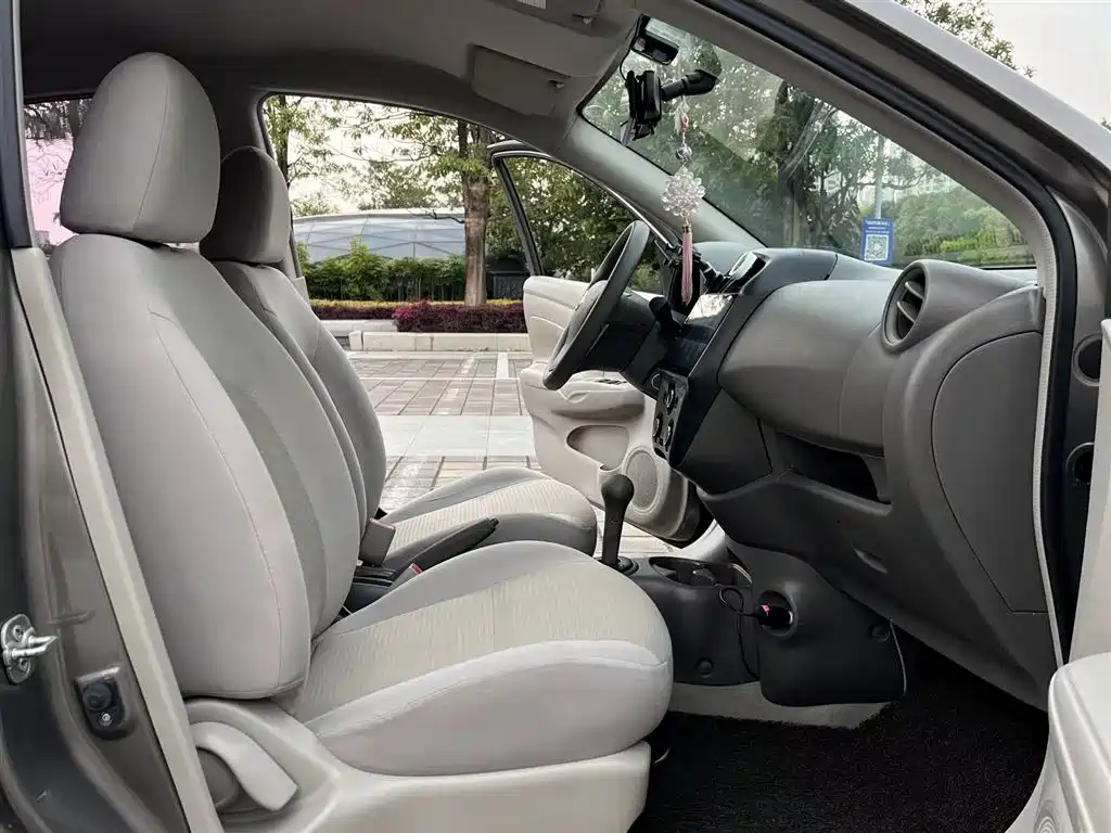 Nissan Sunny 2015 — фото 4