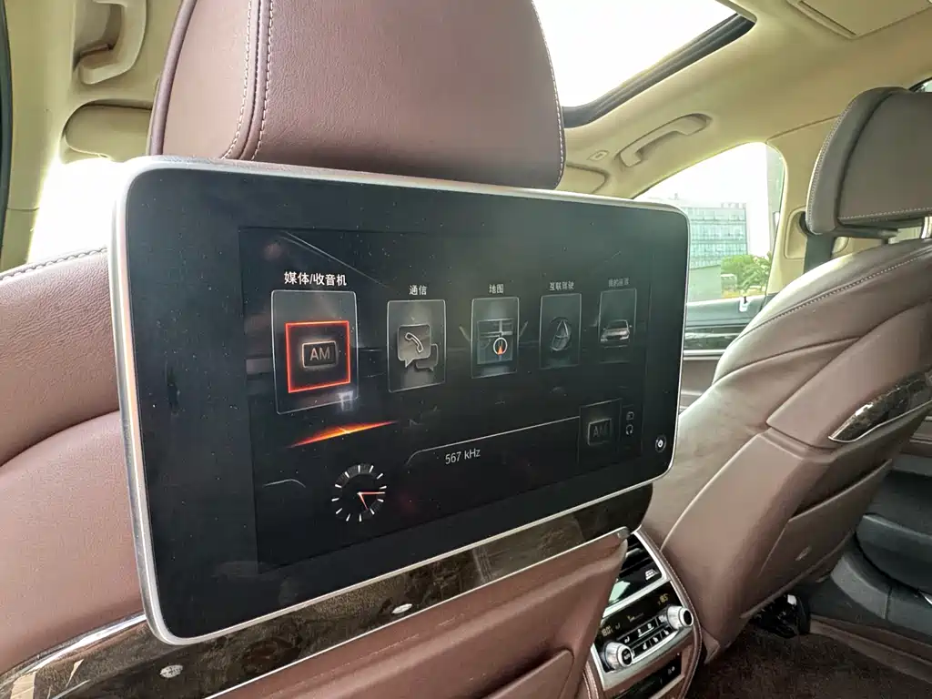 BMW 7 Series 2017 — фото 17