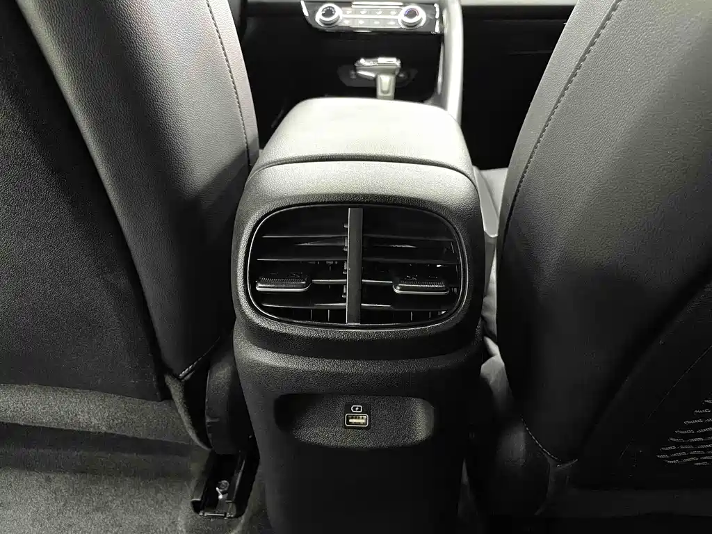 Hyundai Elantra 2023 — фото 12