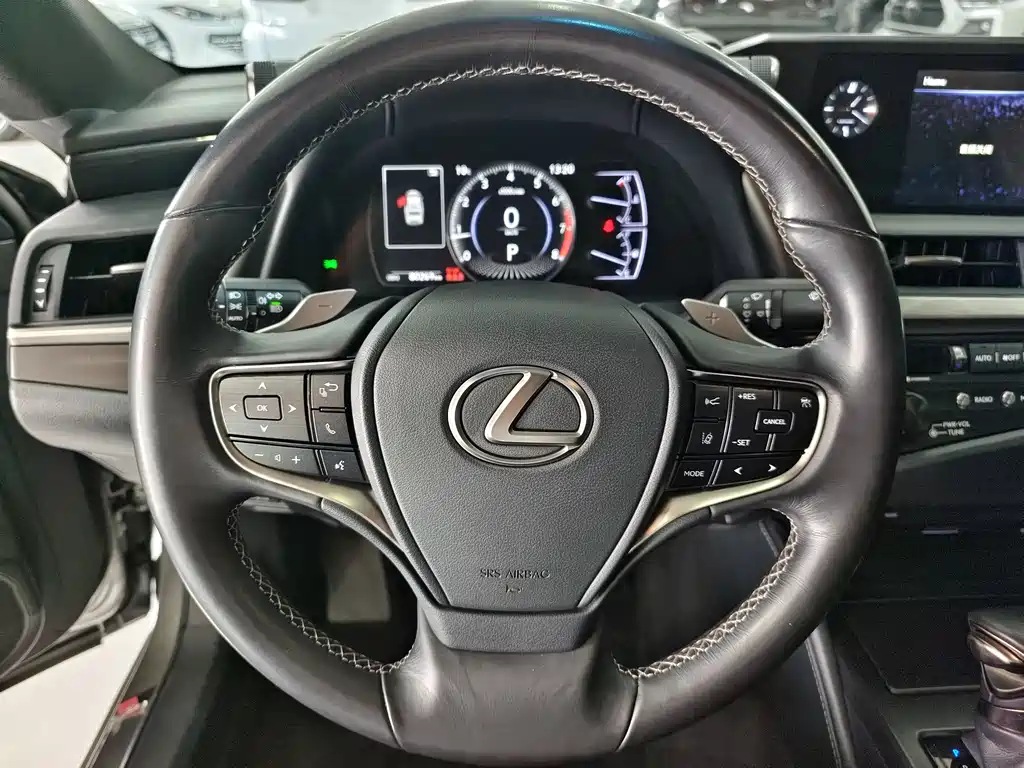 Lexus ES 2019 — фото 10