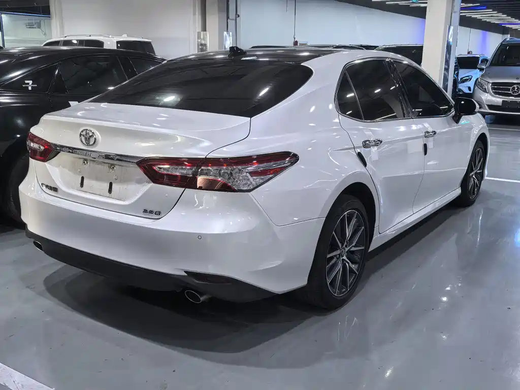 Toyota Camry 2023 — фото 13