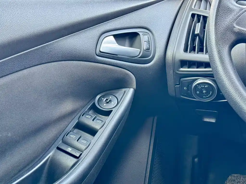 Ford Focus 2015 — фото 14