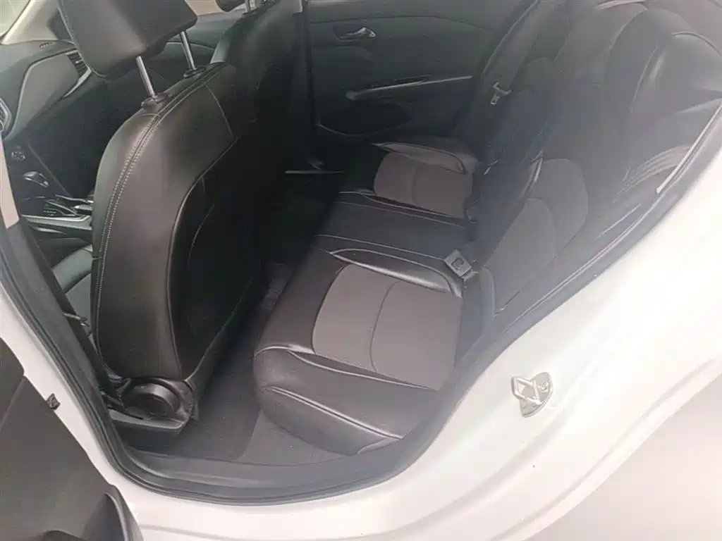 Chevrolet Cavalier 2017 — фото 17