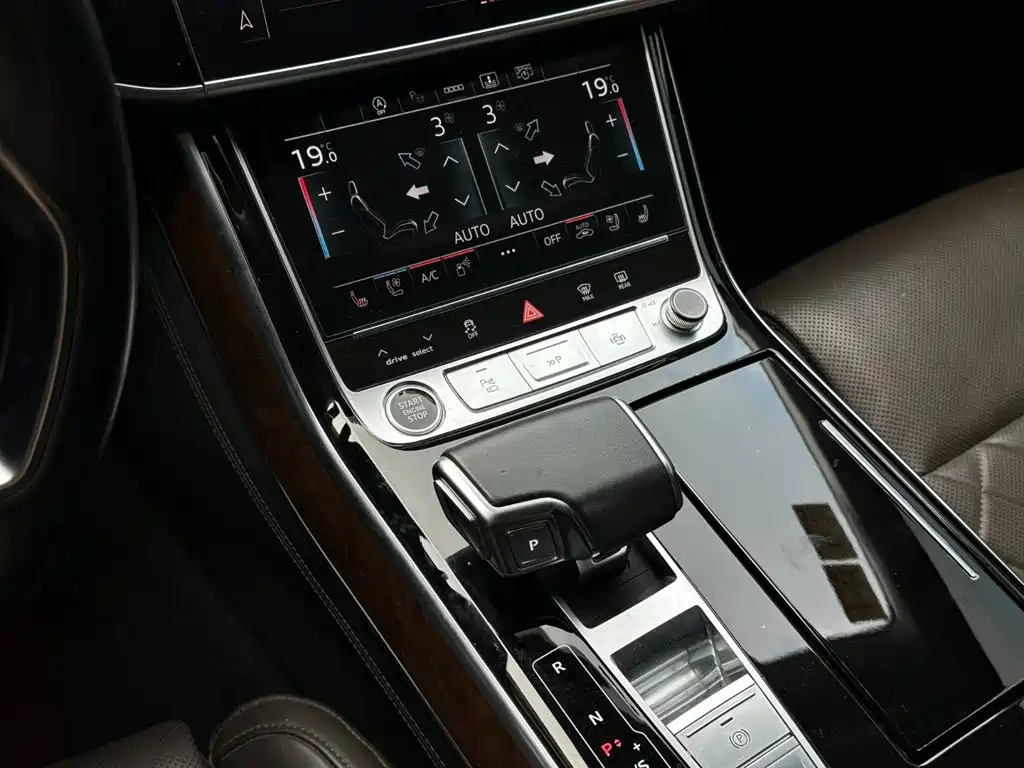 Audi A8 2022 — фото 10