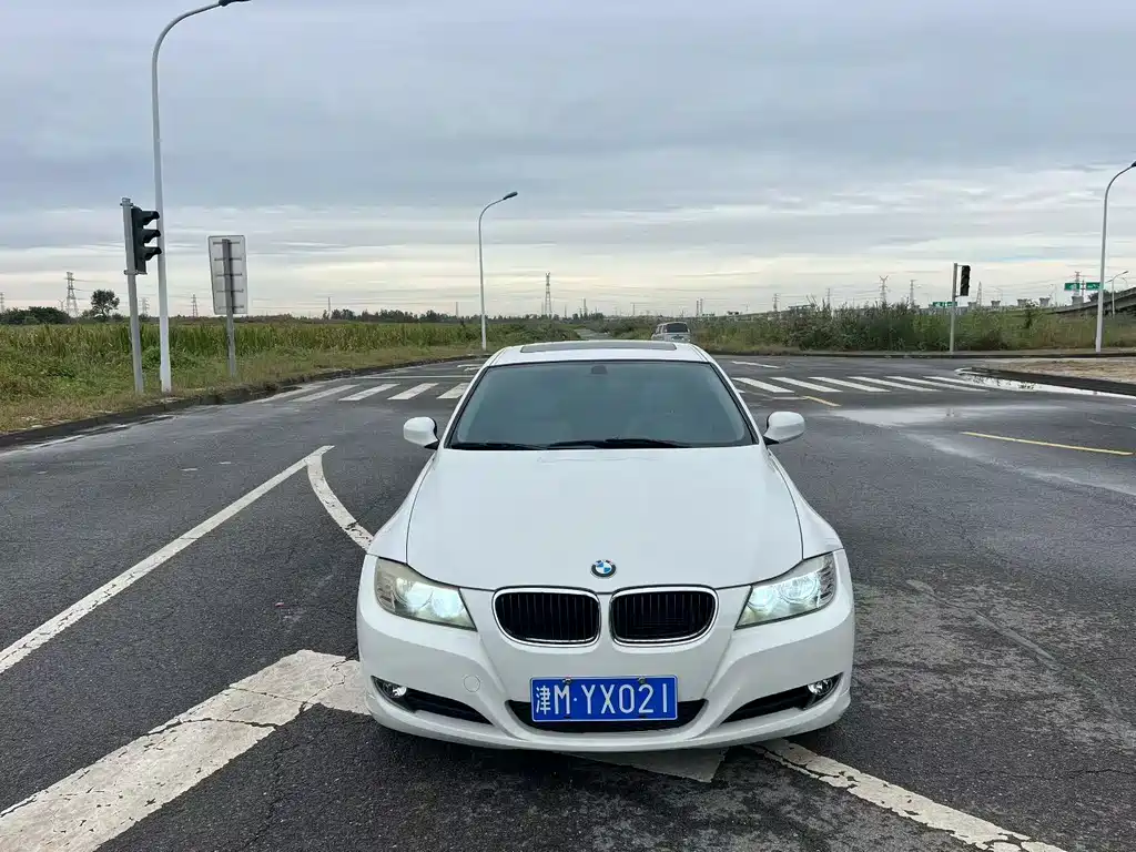 BMW 3 Series 2011 — фото 2
