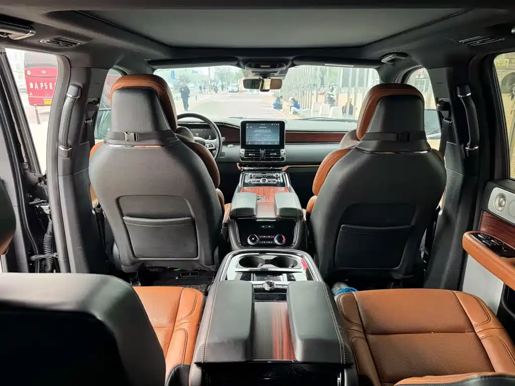 Lincoln Navigator 2021 — фото 16