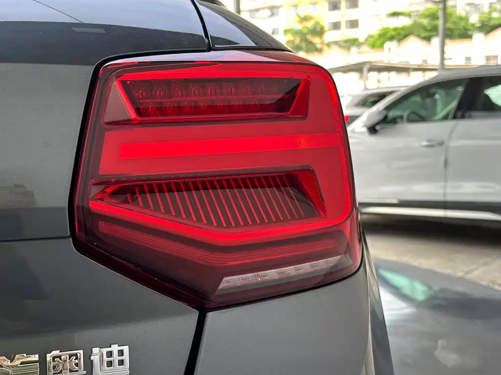 Audi Q2L 2022 — фото 14