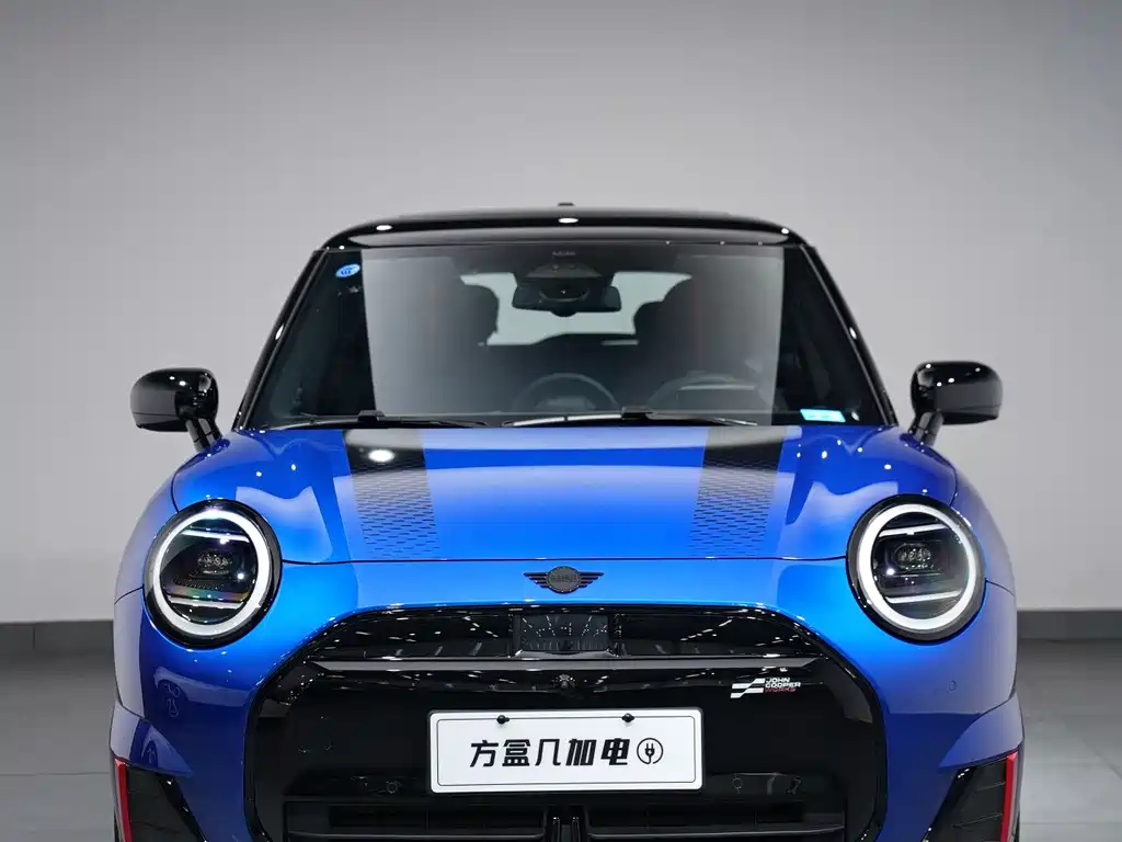MINI JCW EV 2025 — фото 3