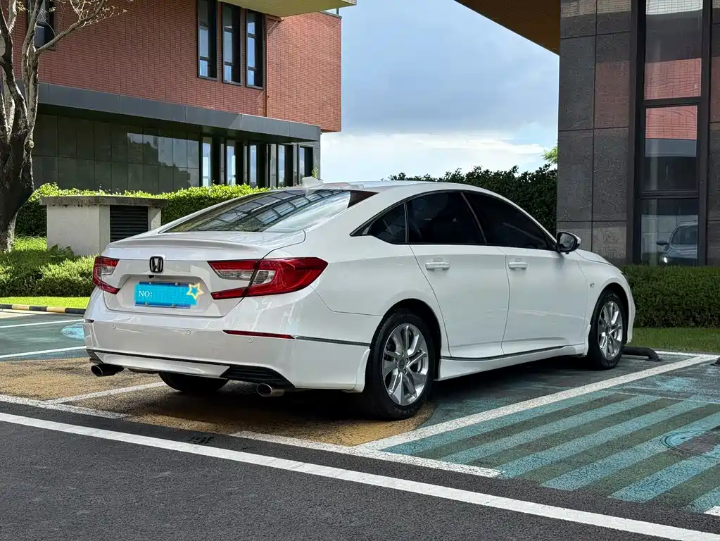 Honda Accord 2019 — фото 12