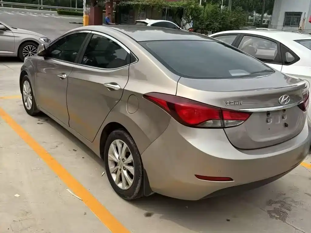 Hyundai Elantra Langdong 2016 — фото 8