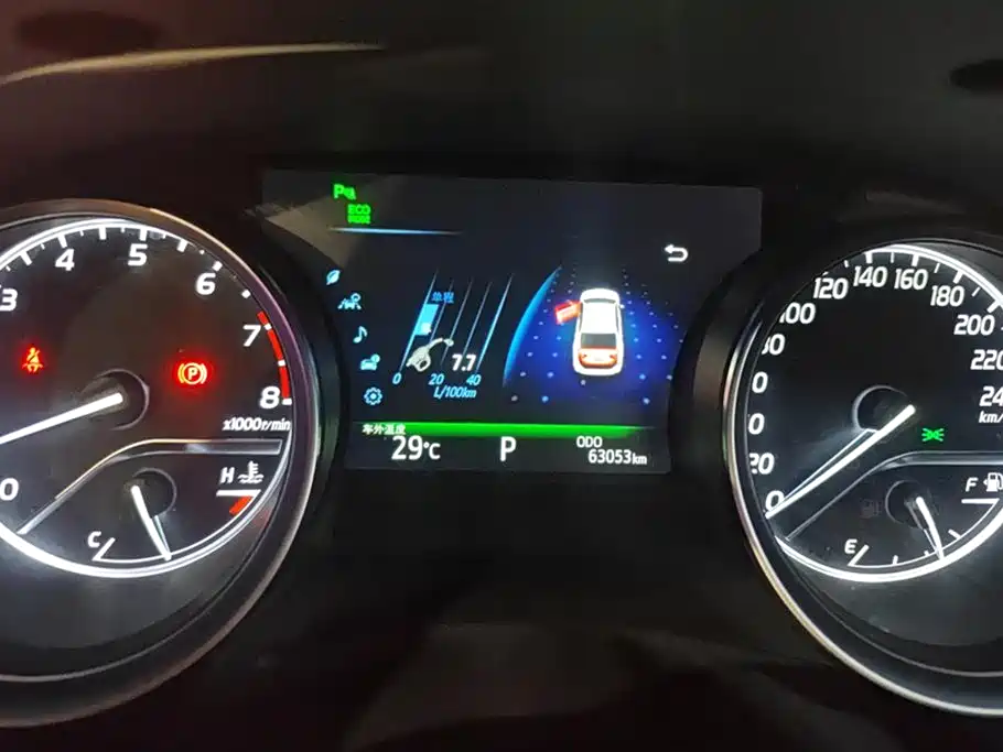 Toyota Camry 2018 — фото 14