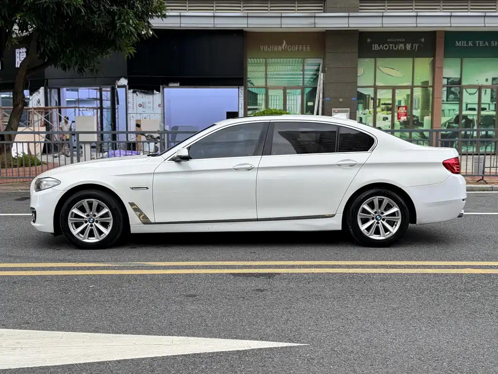 BMW 5 Series 2015 — фото 6
