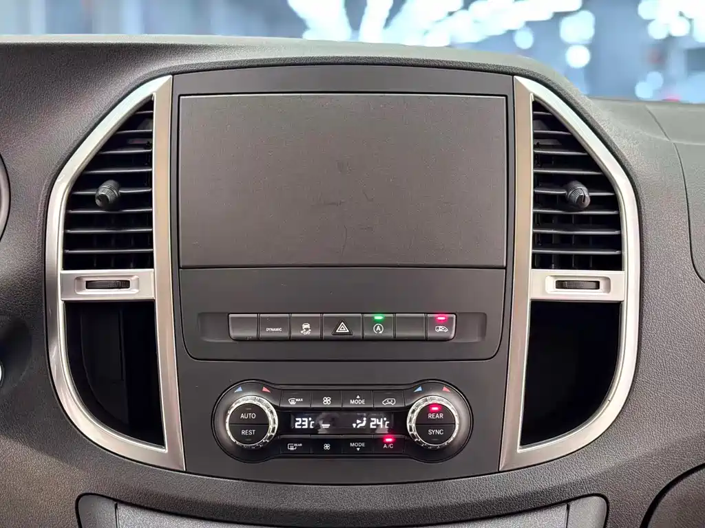 Mercedes-Benz Vito 2023 — фото 14
