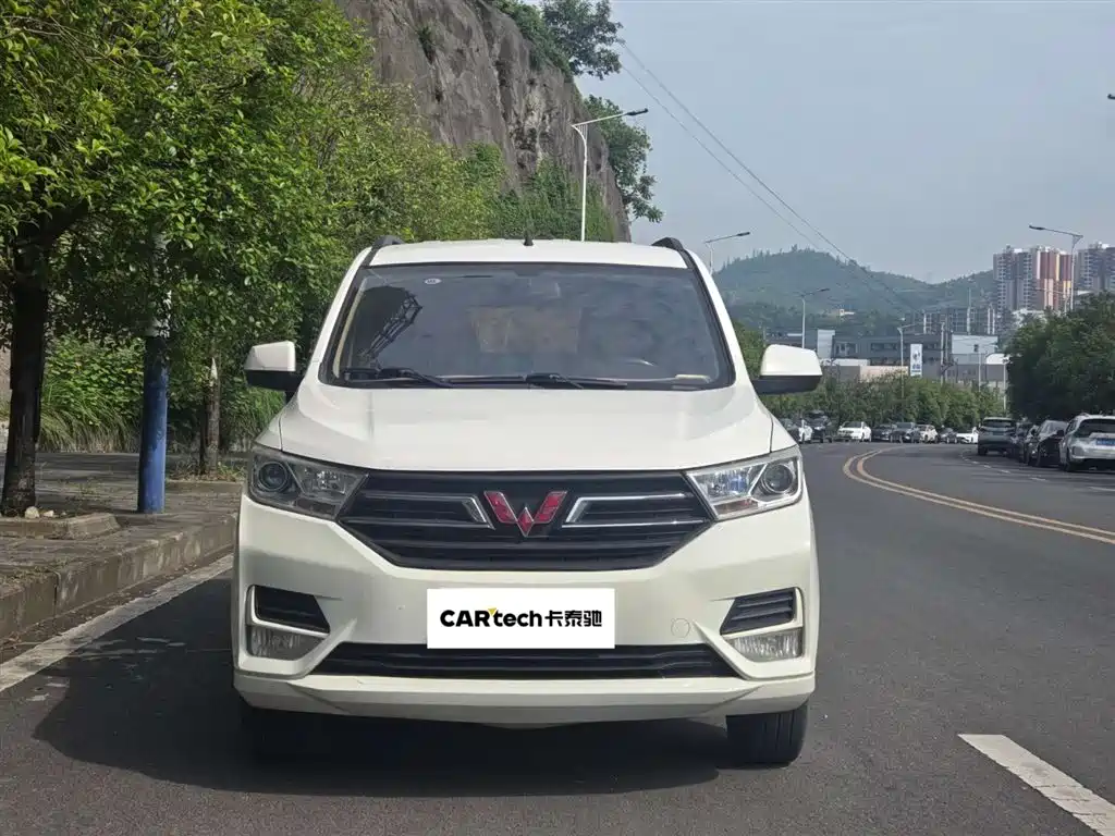 Wuling Hongguang 2018 — фото 2