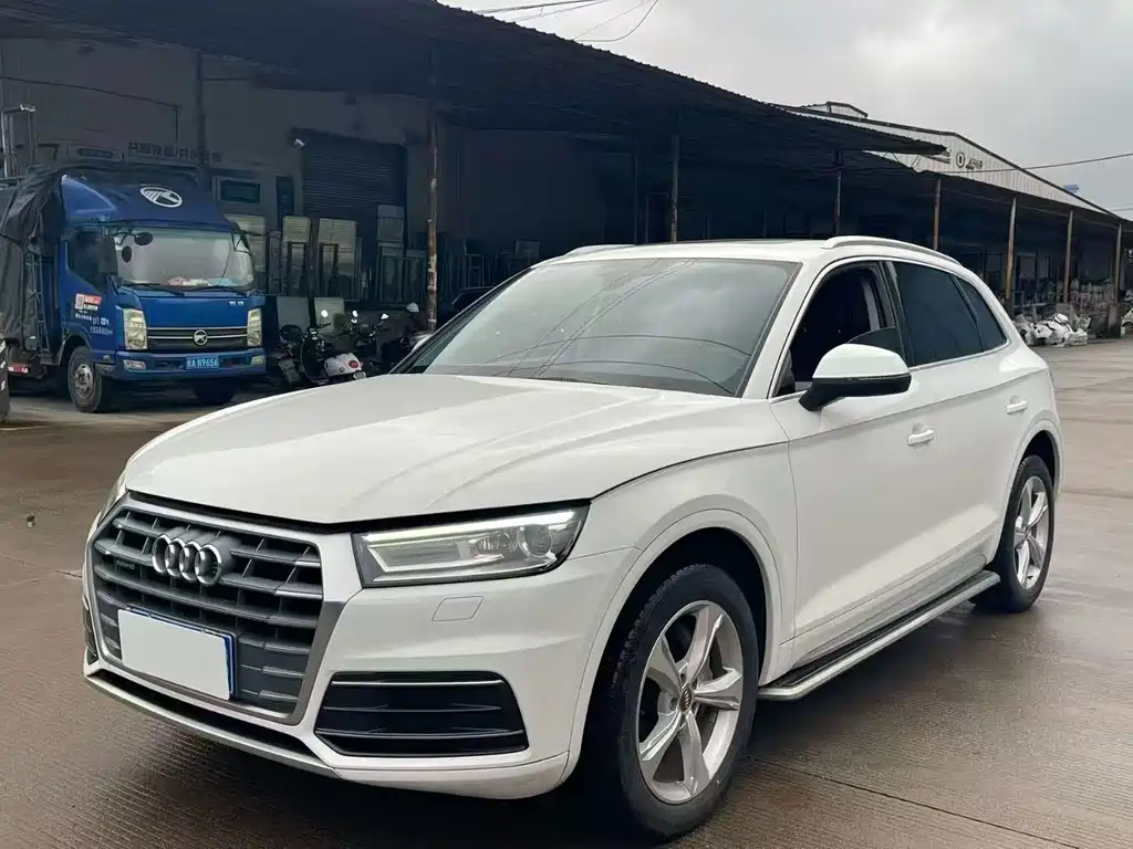 Audi Q5L 2020 — фото 1