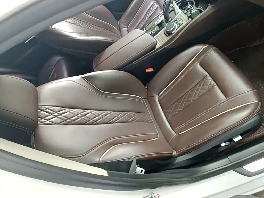BMW 5 Series 2018 — фото 25